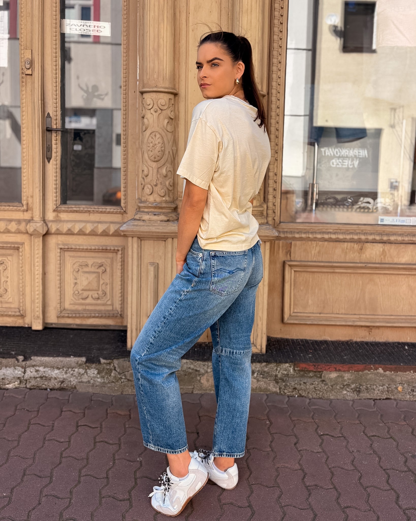 REPLAY JANIE BARREL FIT JEANS FÜR DAMEN MIT VINTAGE-EFFEKT – W0550 .000.912 279