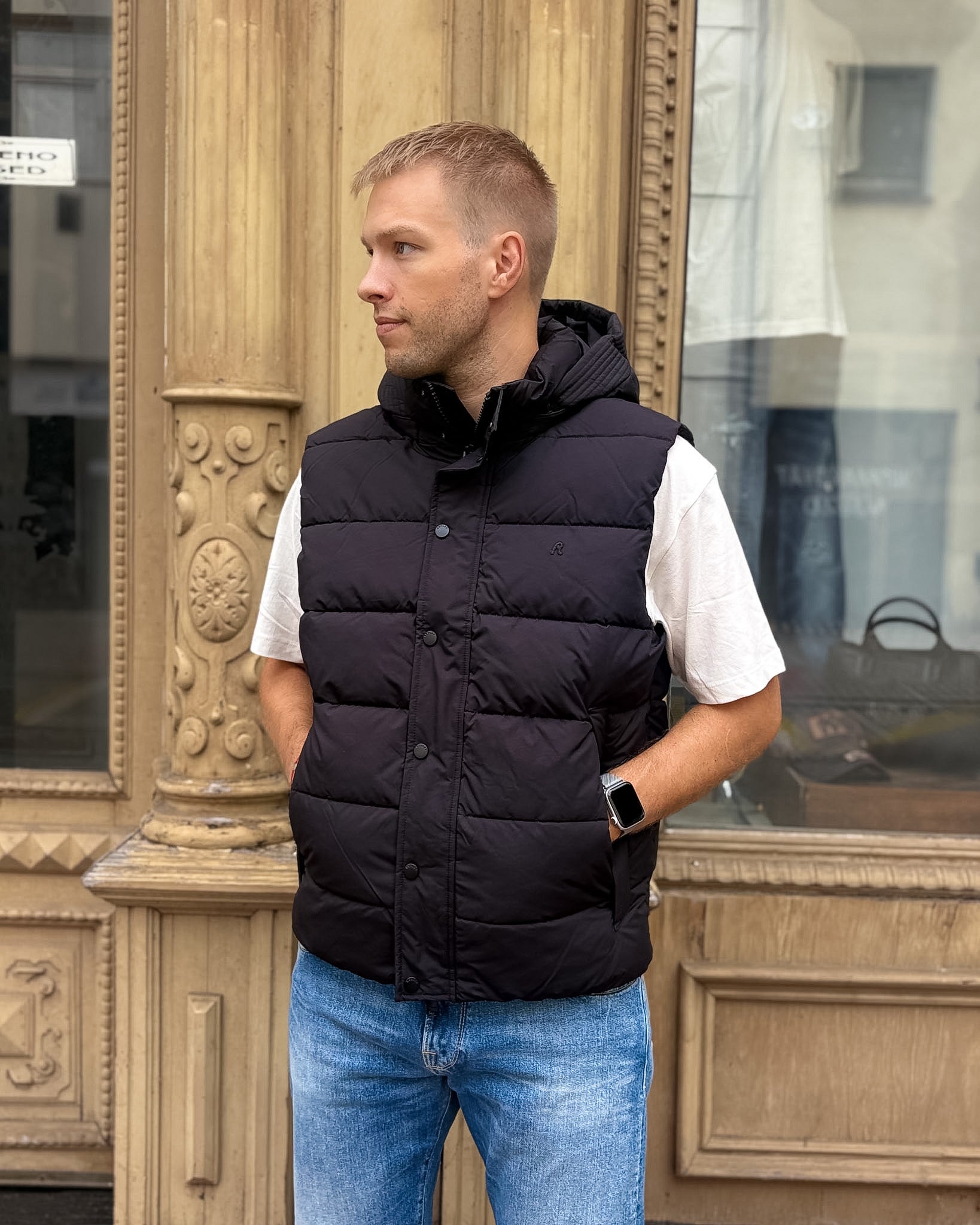 PÁNSKÁ PROŠÍVANÁ VESTA REPLAY S KAPUCÍ