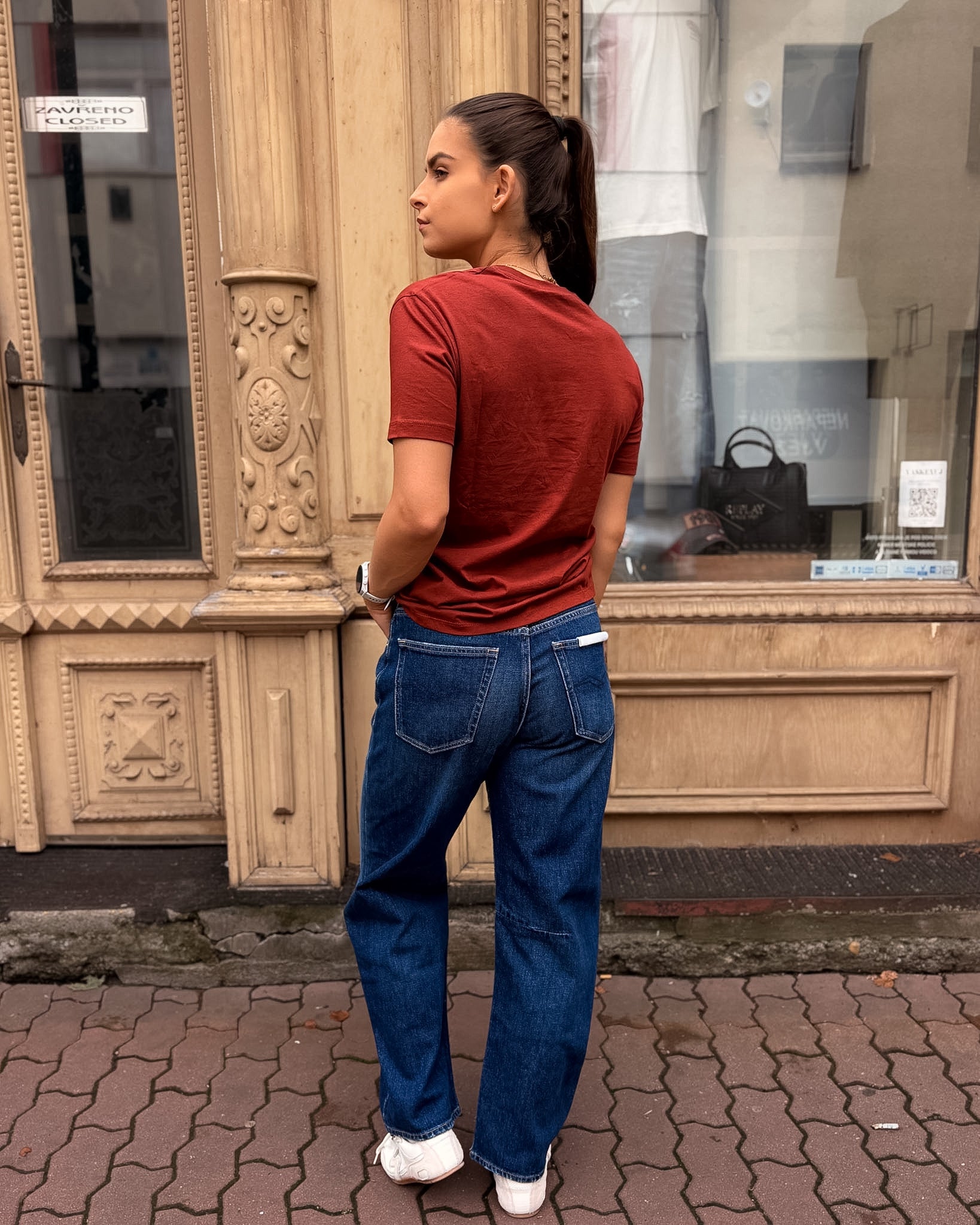 DÁMSKE DŽÍNSY REPLAY JANIE BARREL FIT S NÍZKYM PÁSOM