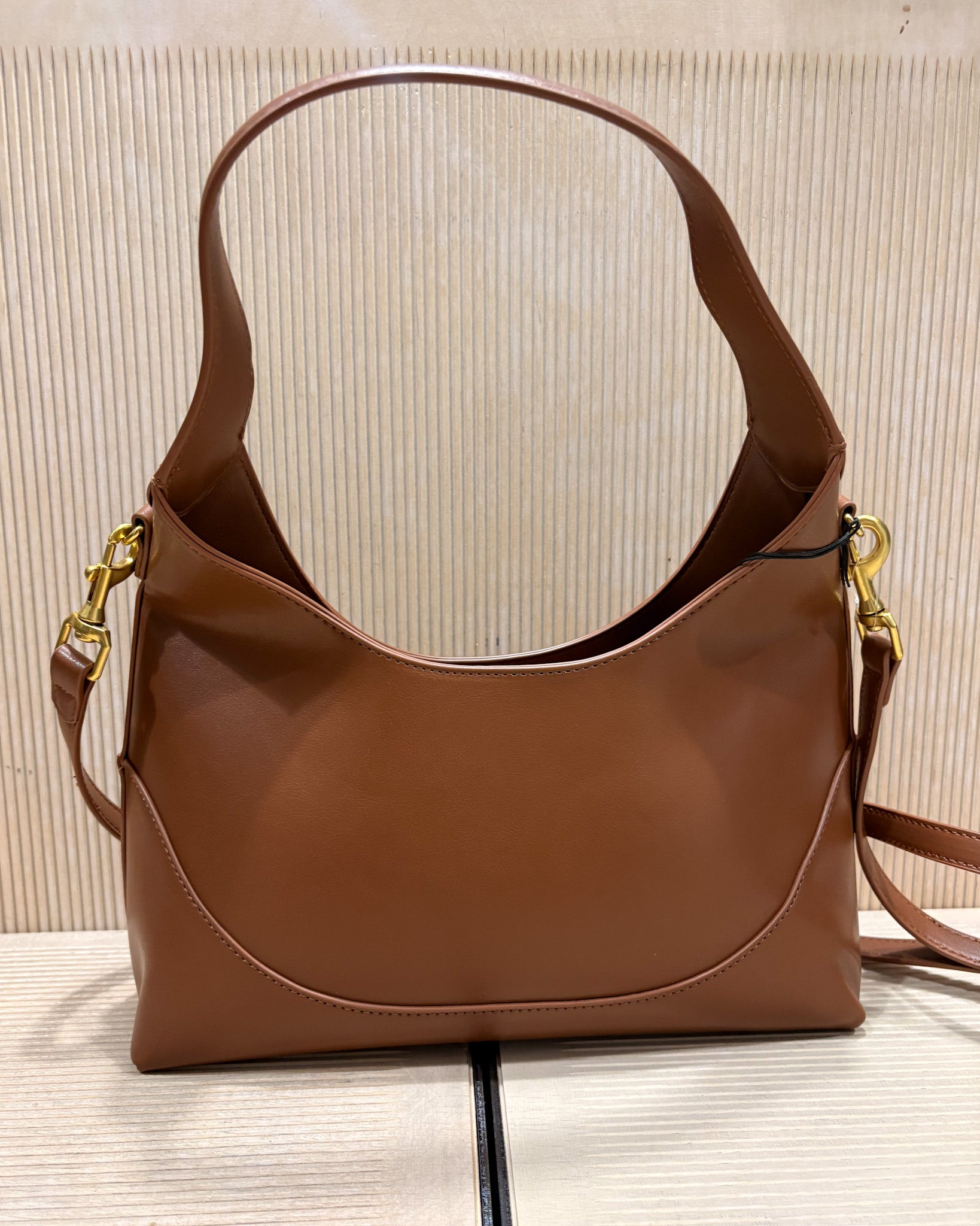 DÁMSKÁ HOBO KABELKA REPLAY S KOVOVOU SPONOU S LOGEM A CROSSBODY POPRUHEM - FW01BY .000.A7243S