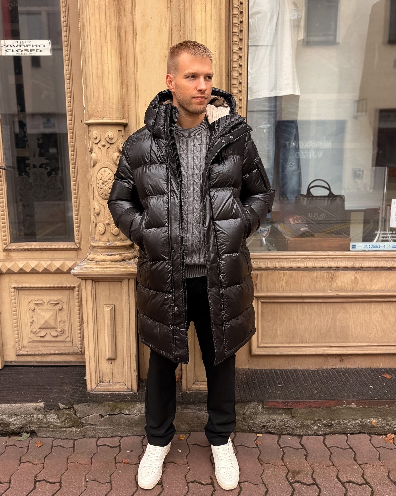 HERREN-DAUNENMANTEL BLAUER MIT GLÄNZENDER OBERFLÄCHE UND HORIZONTALER STEPPUNG - 26WBLUK02350005958