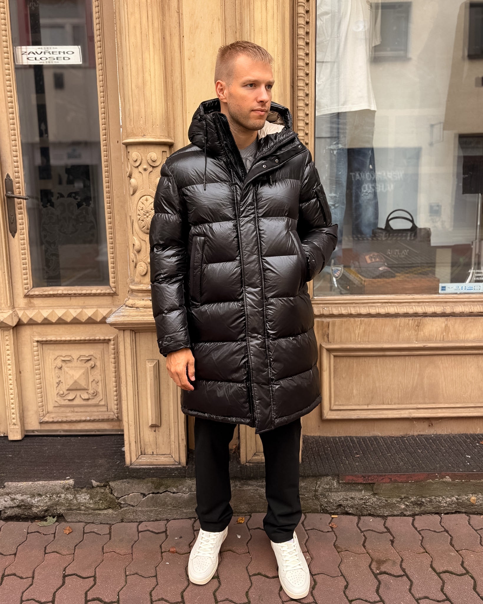 HERREN-DAUNENMANTEL BLAUER MIT GLÄNZENDER OBERFLÄCHE UND HORIZONTALER STEPPUNG - 26WBLUK02350005958