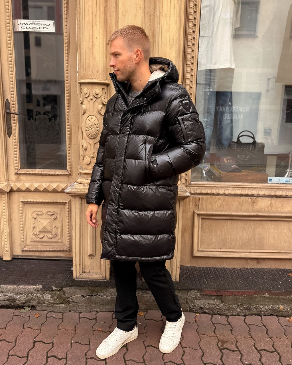HERREN-DAUNENMANTEL BLAUER MIT GLÄNZENDER OBERFLÄCHE UND HORIZONTALER STEPPUNG - 26WBLUK02350005958