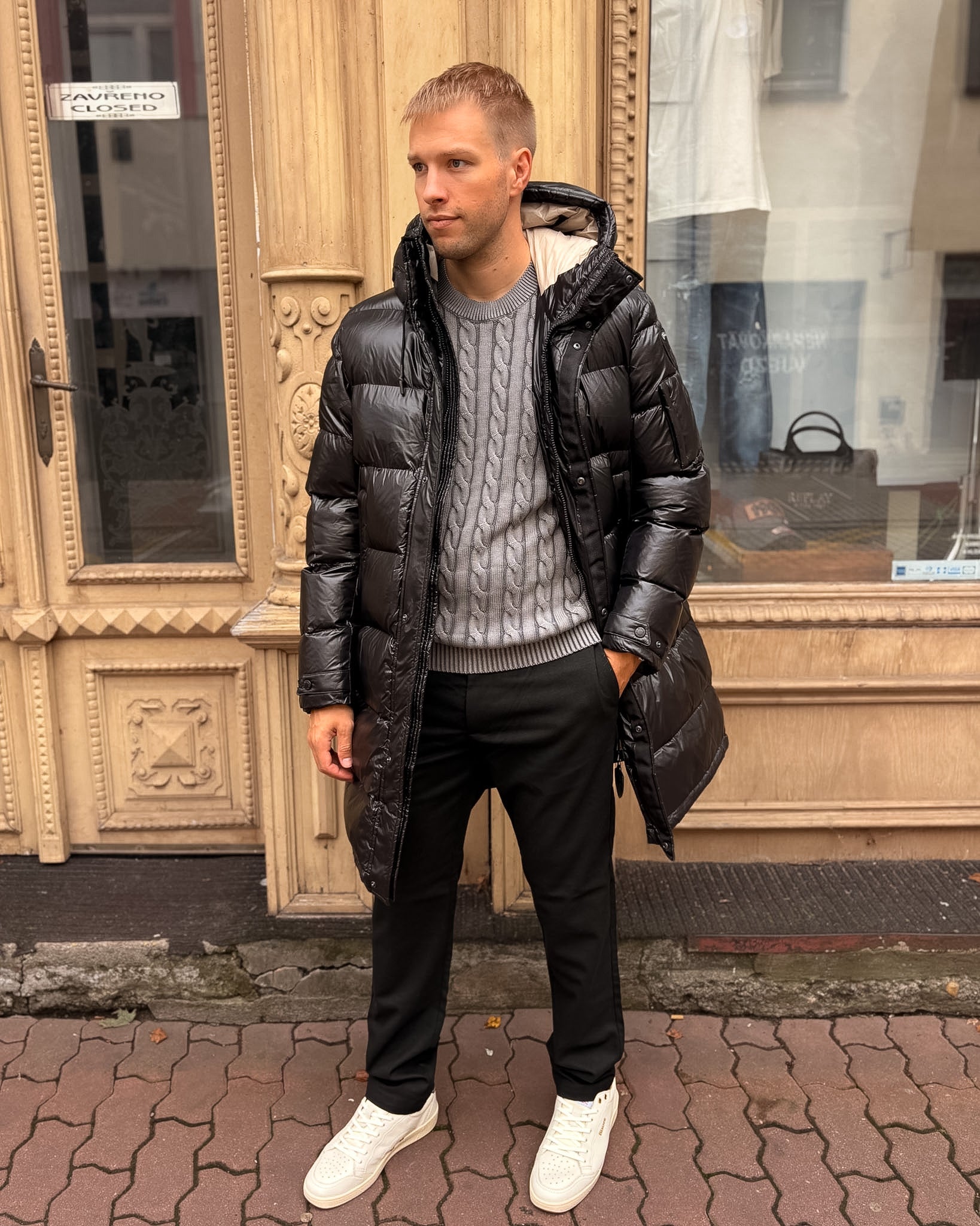 HERREN-DAUNENMANTEL BLAUER MIT GLÄNZENDER OBERFLÄCHE UND HORIZONTALER STEPPUNG - 26WBLUK02350005958