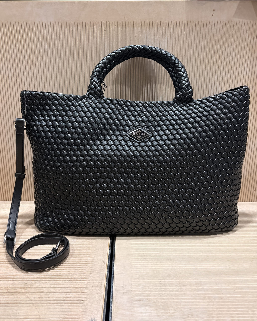 DÁMSKÁ TOTE BAG REPLAY S PLETÉNÝM VZOREM A ODNÍMATELNÝM CROSSBODY POPRUHEM - FW01CH .000.A7243S