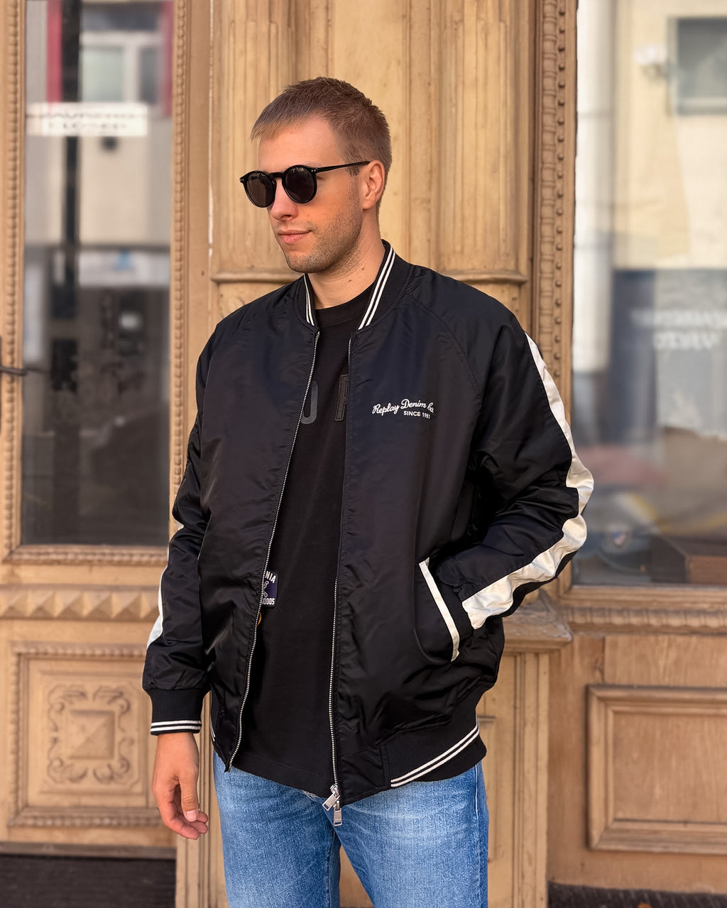 REPLAY BOMBERJACKE FÜR HERREN AUS NYLON-KÖPER MIT STICKEREI
