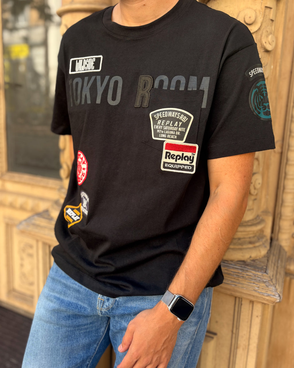 HERREN-T-SHIRT REPLAY RELAXED FIT MIT BRUSTTASCHE UND PATCHES – M13MA .000.7242KW