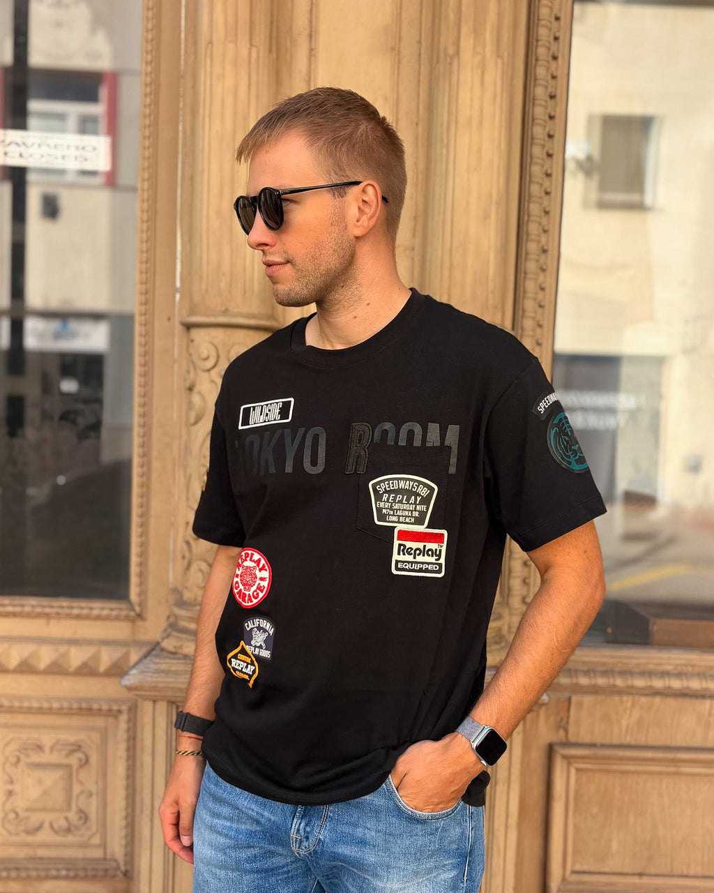 HERREN-T-SHIRT REPLAY RELAXED FIT MIT BRUSTTASCHE UND PATCHES – M13MA .000.7242KW