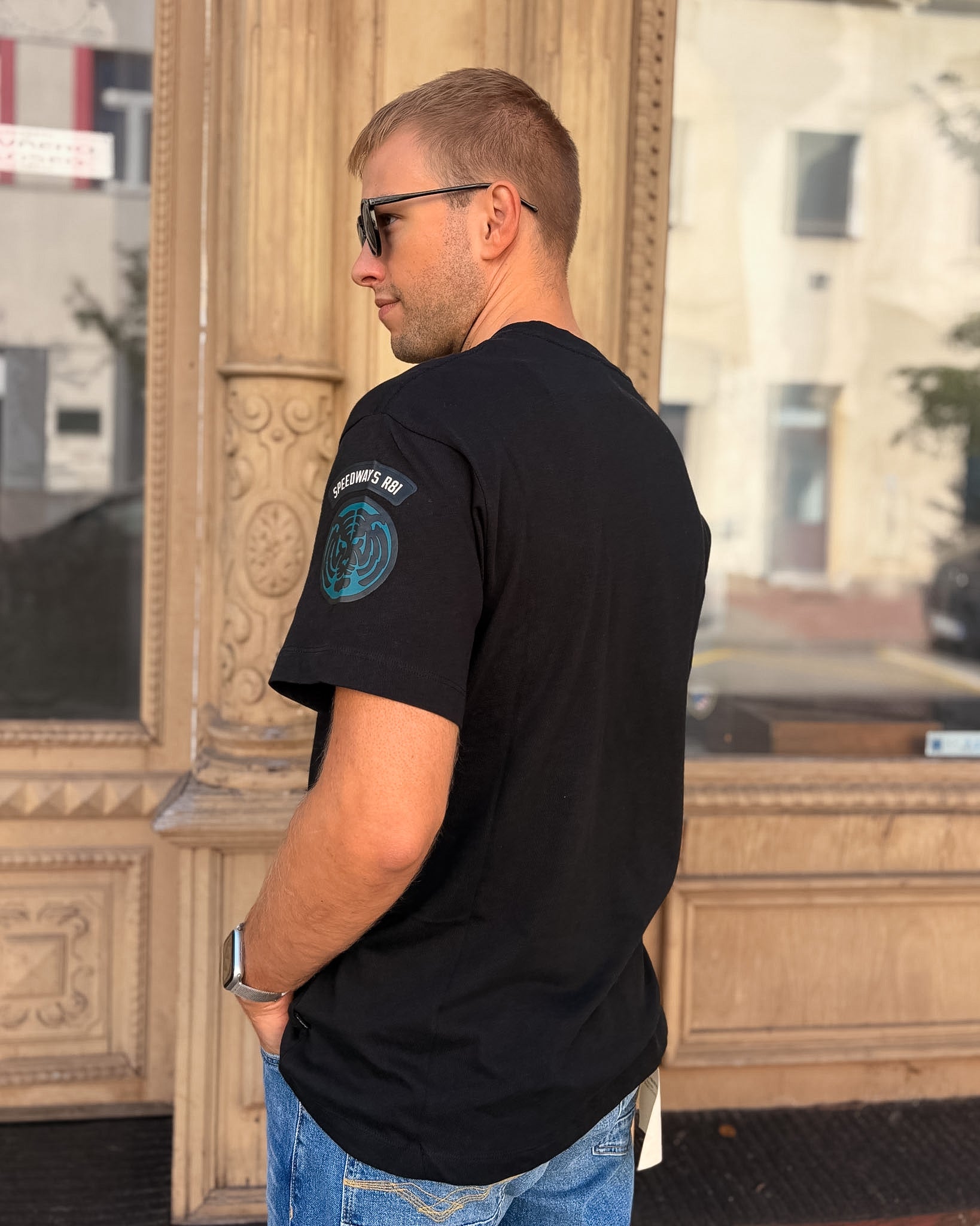 HERREN-T-SHIRT REPLAY RELAXED FIT MIT BRUSTTASCHE UND PATCHES – M13MA .000.7242KW