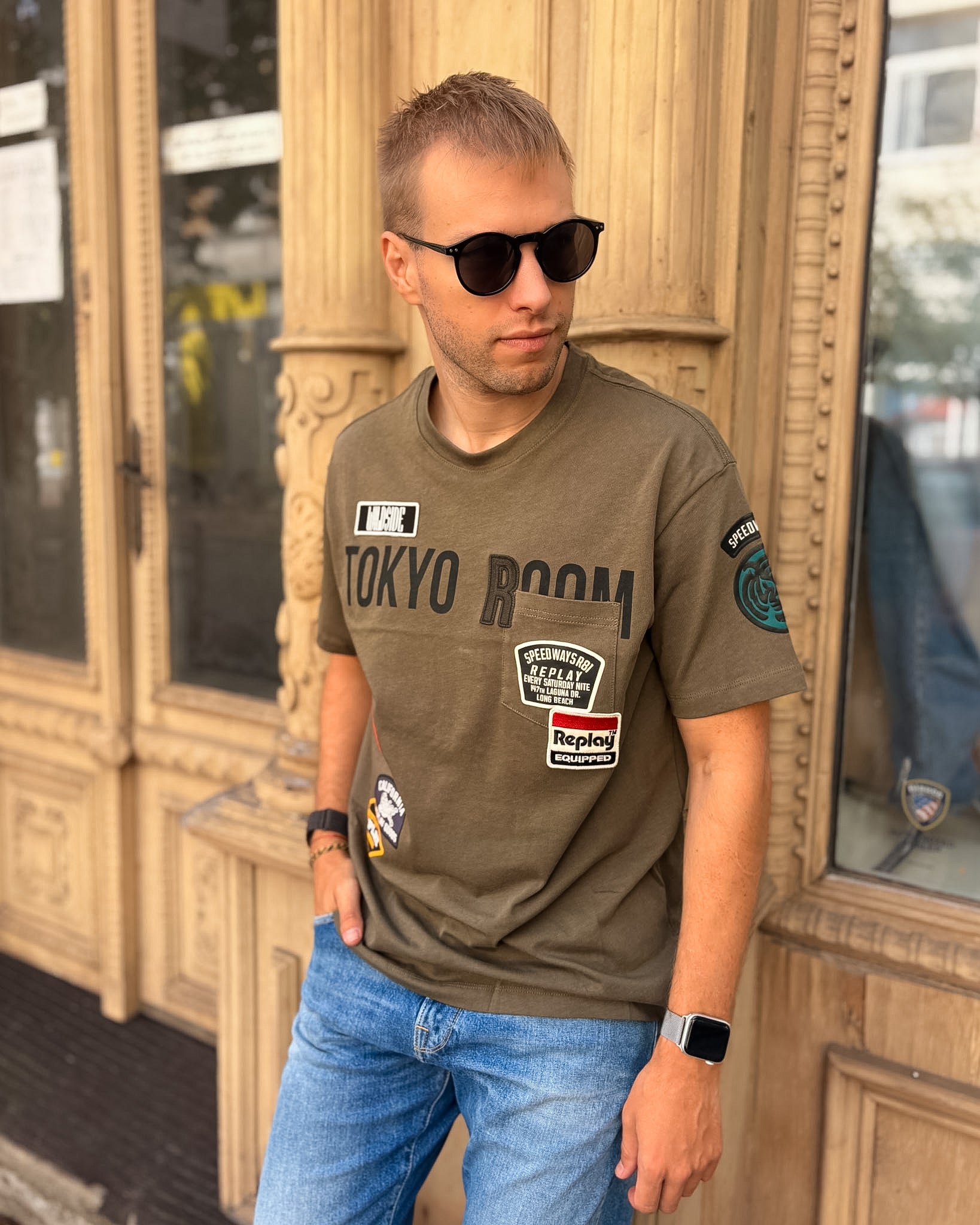 HERREN-T-SHIRT REPLAY RELAXED FIT MIT BRUSTTASCHE UND PATCHES – M13MA .000.7242KW