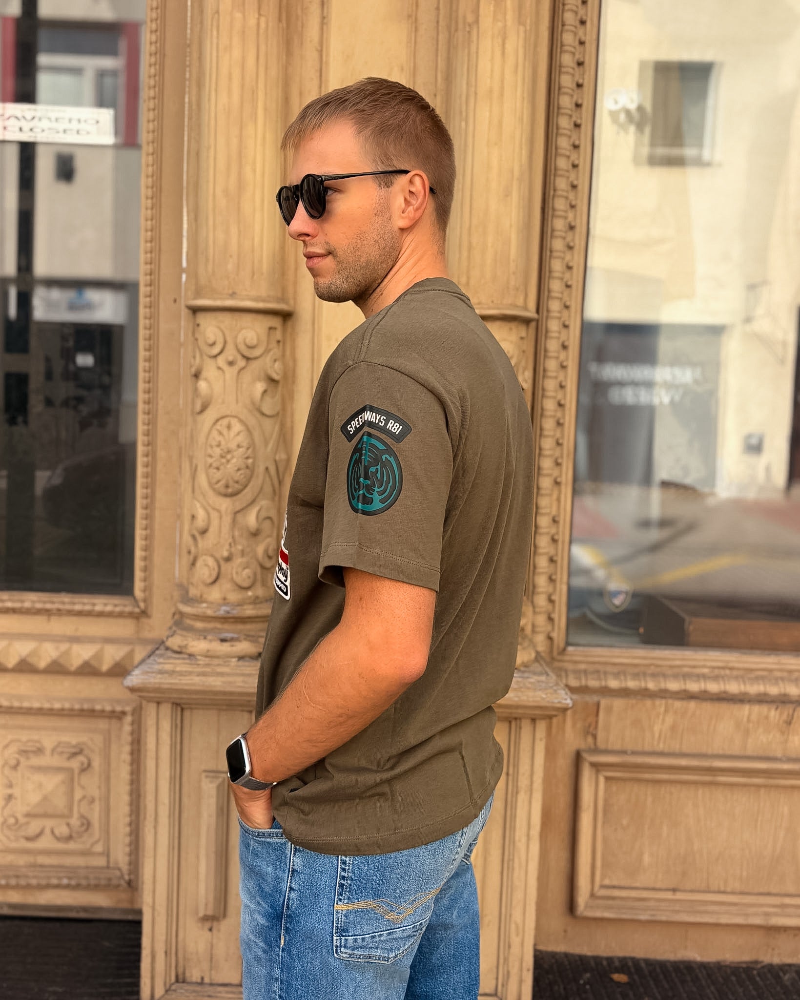 HERREN-T-SHIRT REPLAY RELAXED FIT MIT BRUSTTASCHE UND PATCHES – M13MA .000.7242KW