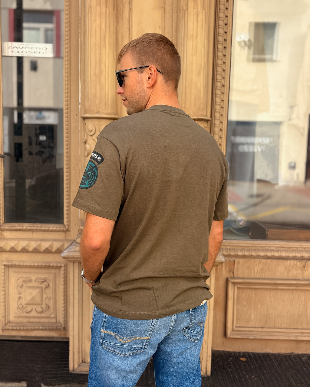 HERREN-T-SHIRT REPLAY RELAXED FIT MIT BRUSTTASCHE UND PATCHES – M13MA .000.7242KW