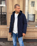 PÁNSKÁ ZIMNÍ PARKA BLAUER S KAPUCÍ A ERBEM NA RUKÁVU – 26WBLUK03062005480