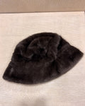 BUCKET HAT REPLAY Z UMELEJ KOŽUŠINY S NÁŠIVKOU SINCE 1981 – AW00AW .000.A7243T