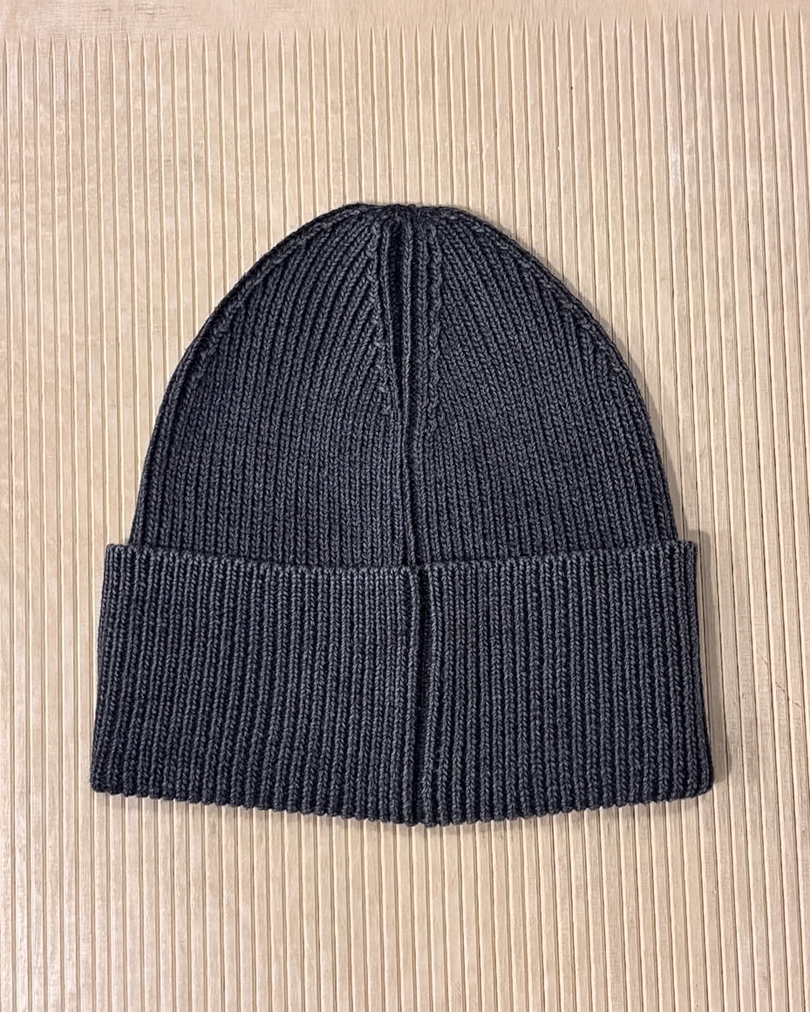 MÜTZE REPLAY GERIPPT MIT BREITEM BUND UND LEDERPATCH DNM GOODS – AX006S .000.A7243Q