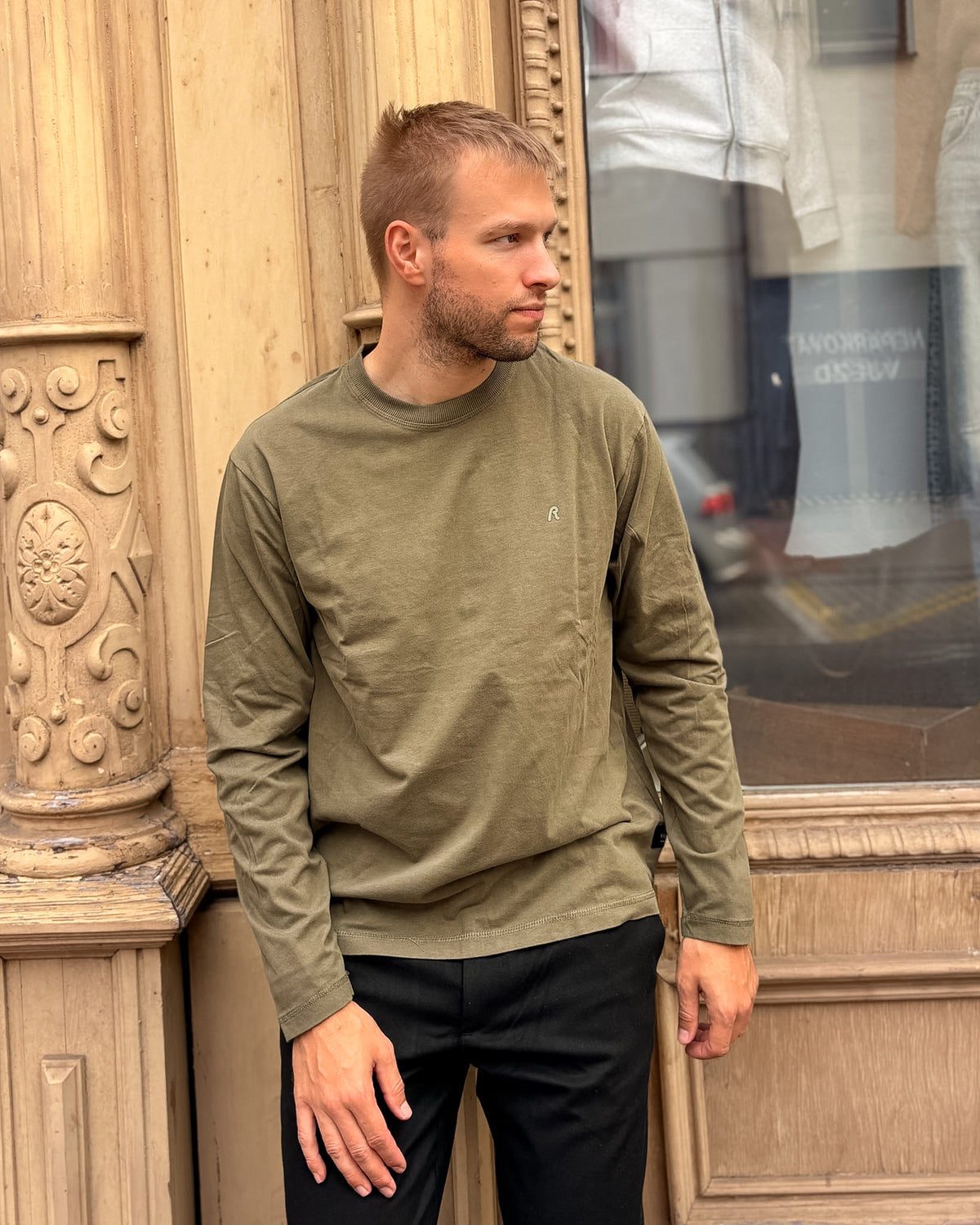PÁNSKE TRIČKO REPLAY S DLHÝM RUKÁVOM A STONE WASH EFEKTOM