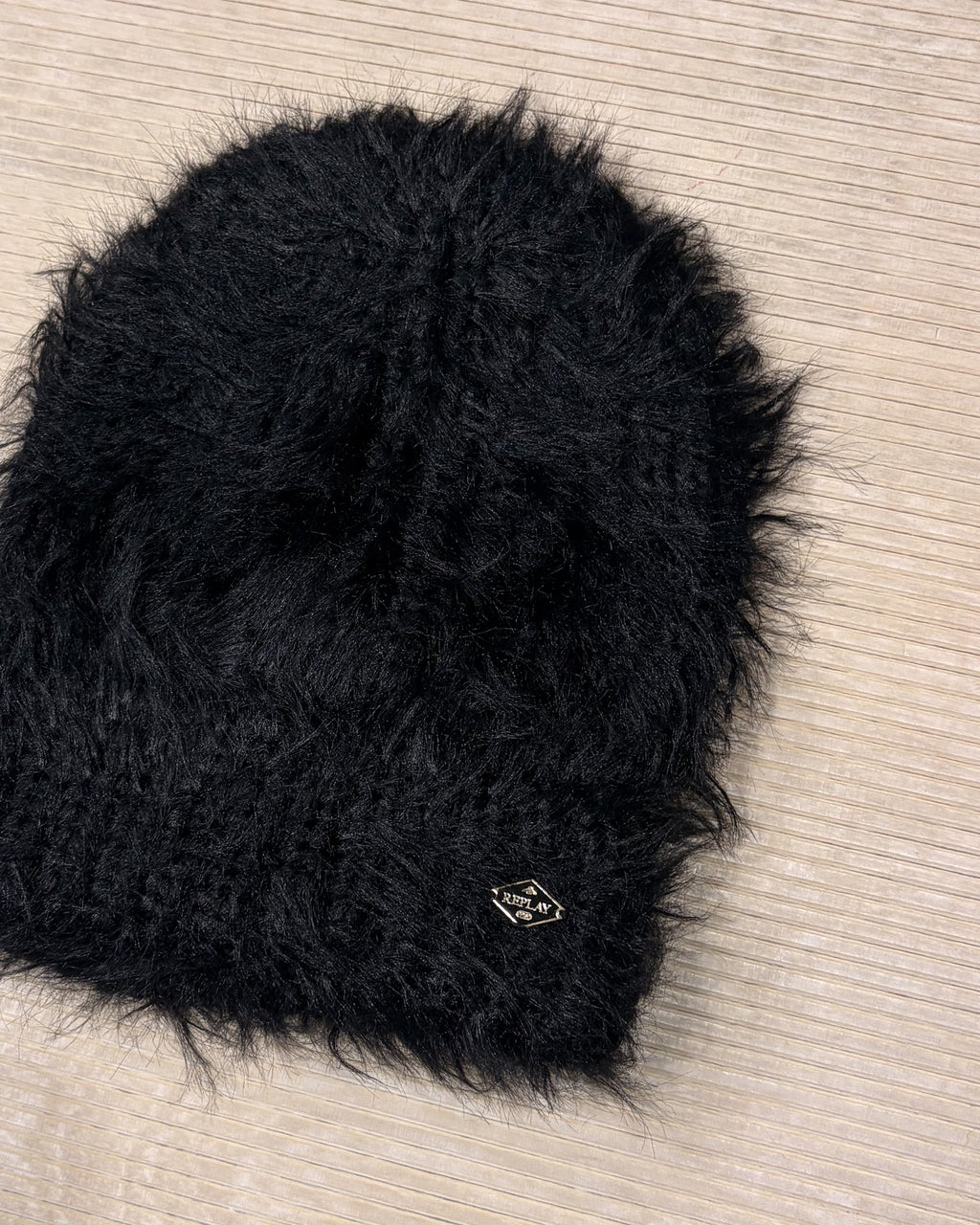 DAMEN-STRICKMÜTZE REPLAY AUS WEICHEM, FLAUSCHIGEM GARN - AW00AS .000.A7243Q