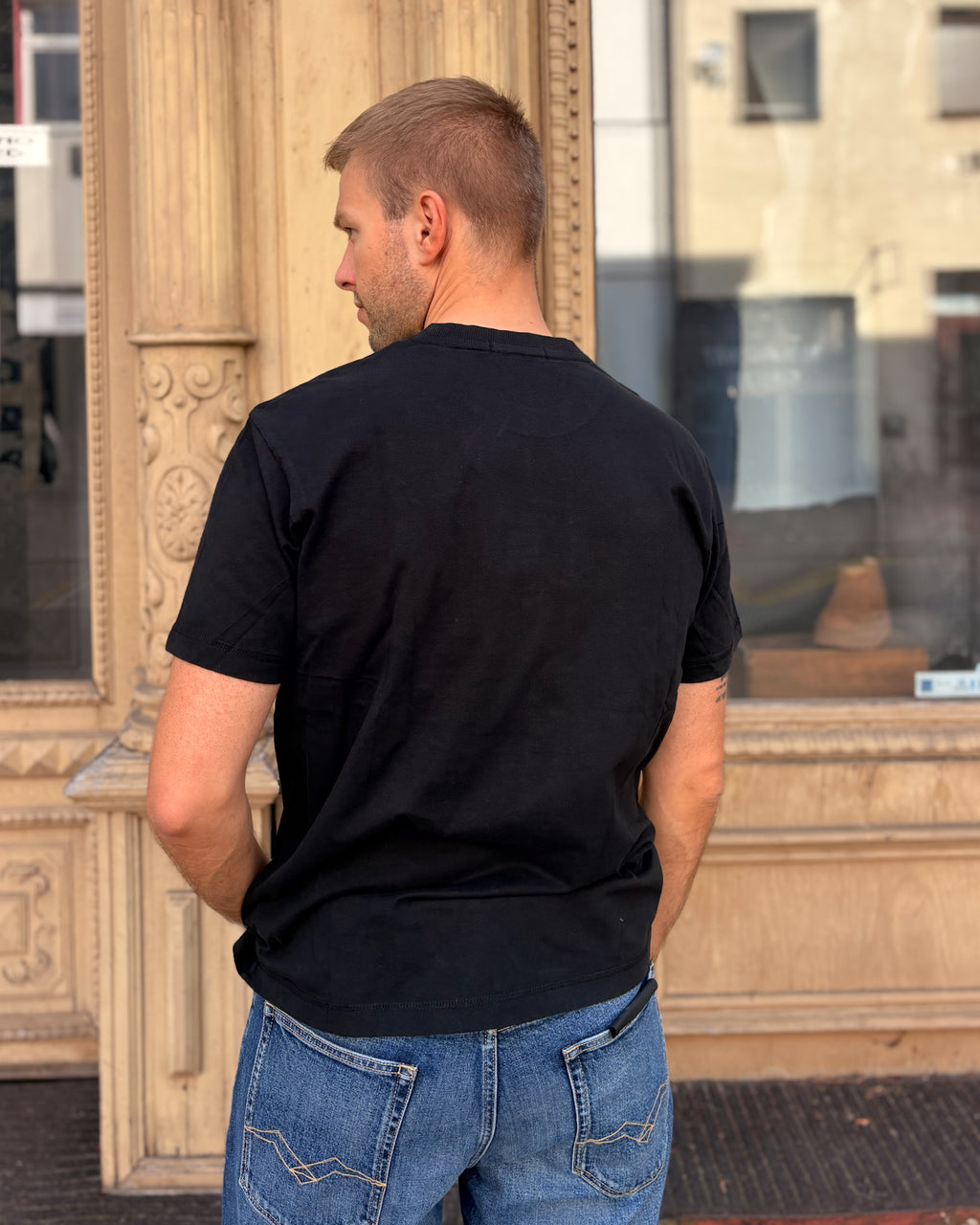 REPLAY HERREN-T-SHIRT MIT BRUSTTASCHE UND TON-IN-TON-R-STICKEREI