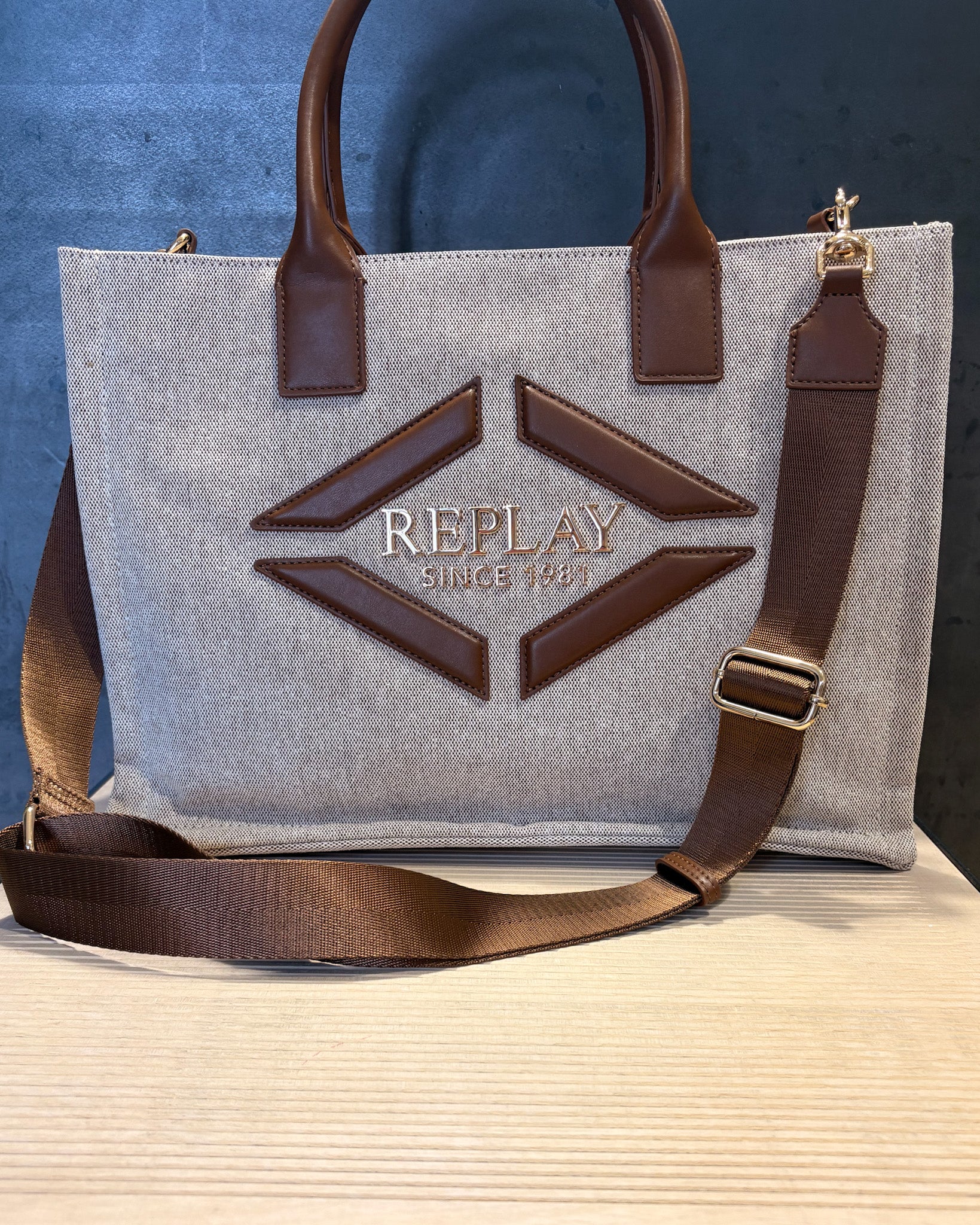 KABELKA REPLAY S KOSOČTVERCOVÝM LOGEM 