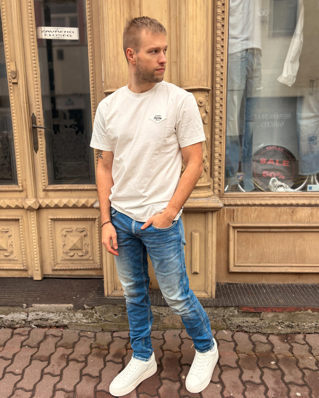 PÁNSKÉ TRIČKO REPLAY S DIAMANTOVÝM LOGEM 