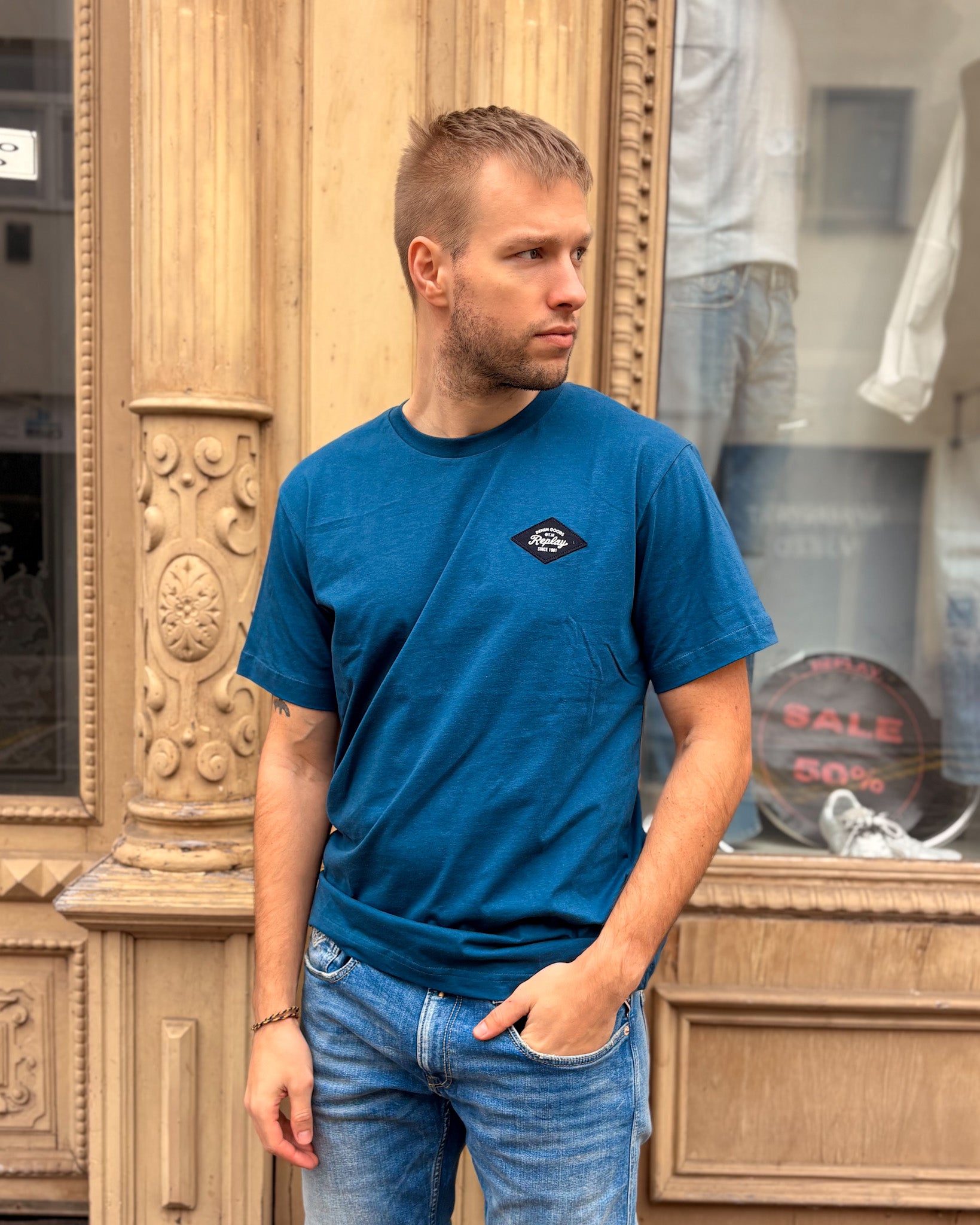 PÁNSKÉ TRIČKO REPLAY S DIAMANTOVÝM LOGEM 