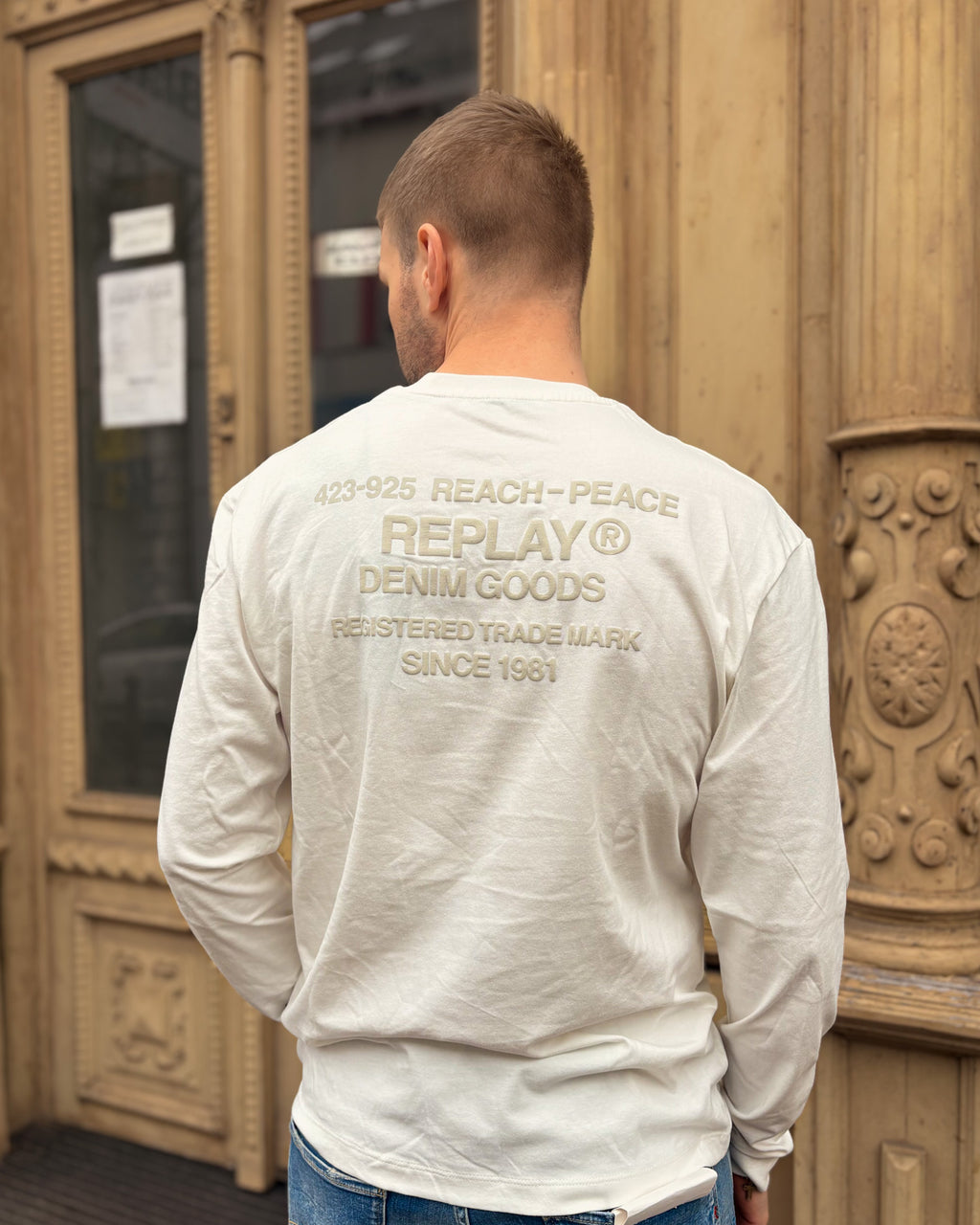 PÁNSKÉ TRIČKO REPLAY S DLOUHÝM RUKÁVEM A RELIÉFNÍM POTISKEM 
