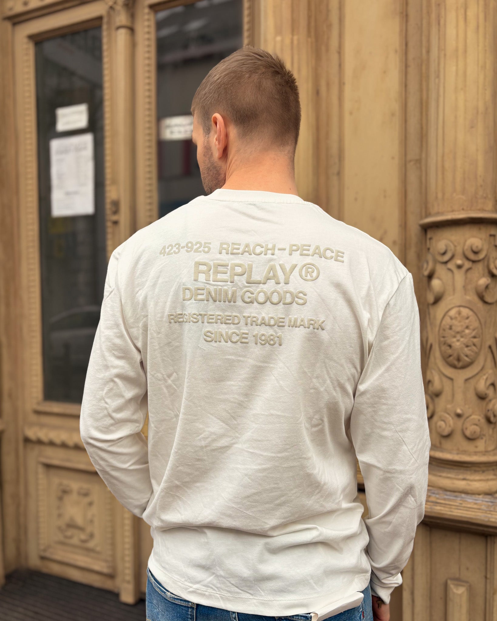 PÁNSKÉ TRIČKO REPLAY S DLOUHÝM RUKÁVEM A RELIÉFNÍM POTISKEM 