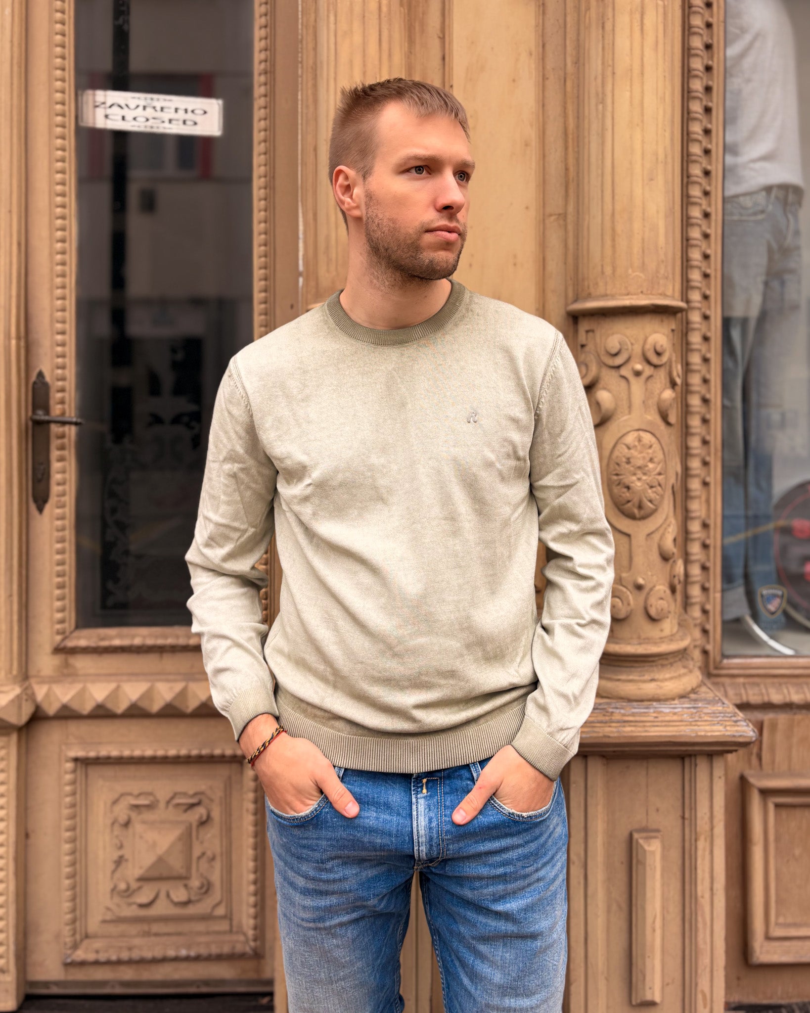 PÁNSKÝ SVETR REPLAY S KULATÝM VÝSTŘIHEM Z BAVLNĚNÉHO OMBRE ÚPLETU