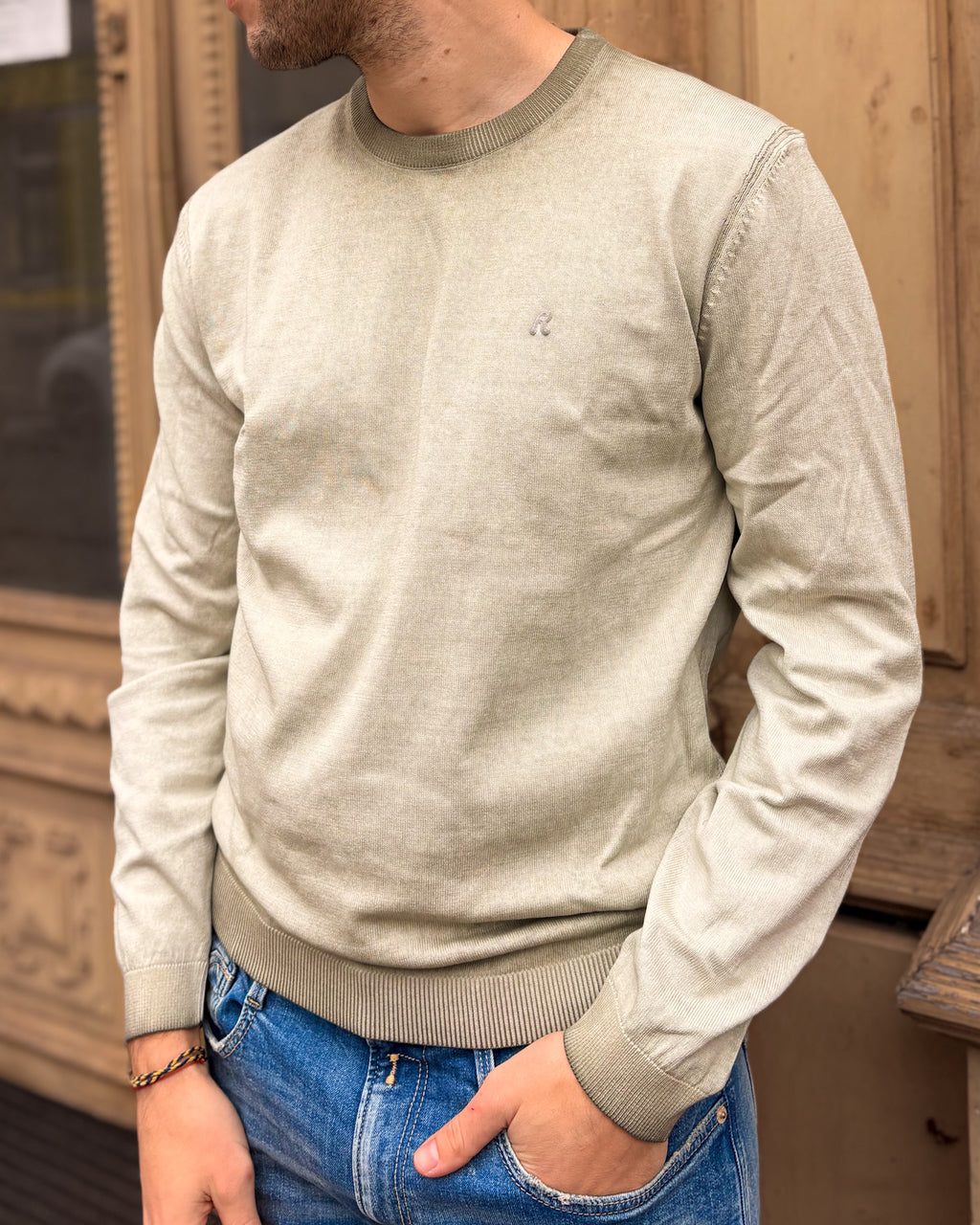 PÁNSKÝ SVETR REPLAY S KULATÝM VÝSTŘIHEM Z BAVLNĚNÉHO OMBRE ÚPLETU