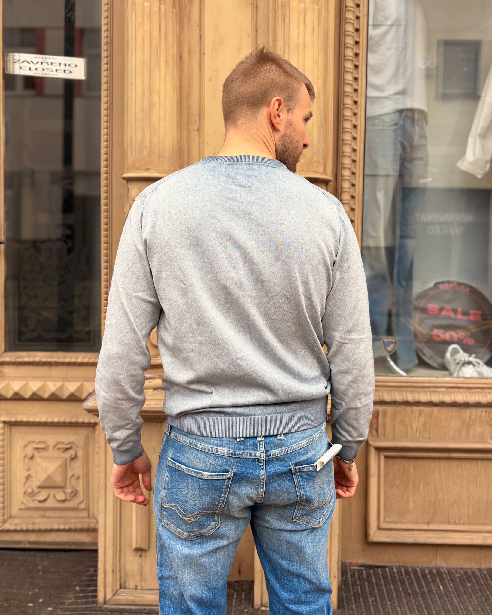 PÁNSKÝ SVETR REPLAY S KULATÝM VÝSTŘIHEM Z BAVLNĚNÉHO OMBRE ÚPLETU