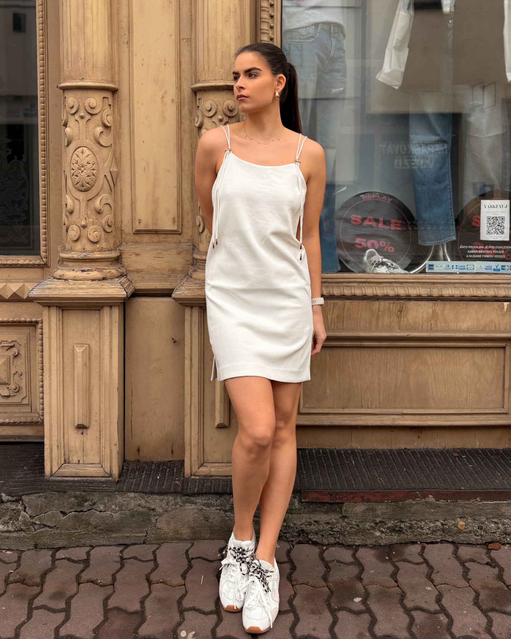 TÍLKOVÉ ŠATY REPLAY S DVOJITÝMI RAMÍNKY 