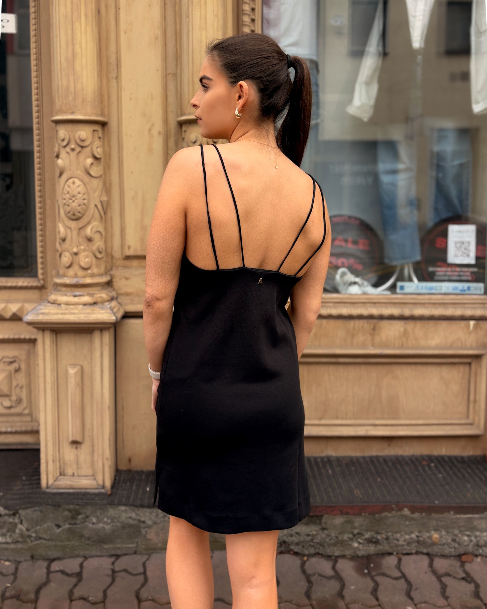 TÍLKOVÉ ŠATY REPLAY S DVOJITÝMI RAMÍNKY 