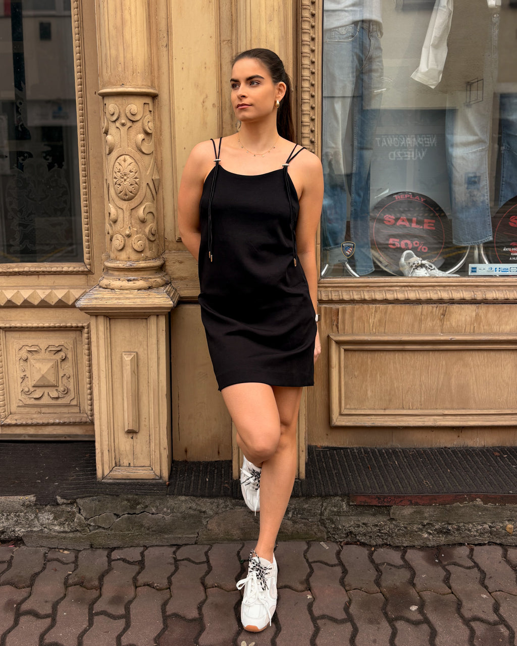 TÍLKOVÉ ŠATY REPLAY S DVOJITÝMI RAMÍNKY 