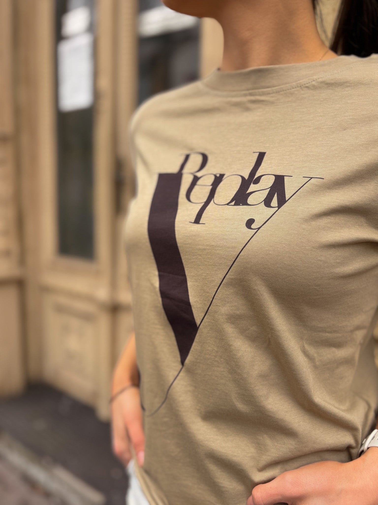 DÁMSKÉ TRIČKO REPLAY S POTISKEM NA HRUDI 