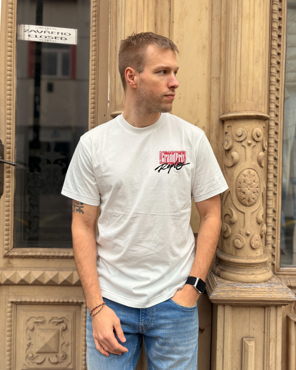 PÁNSKÉ TRIČKO S POTISKEM NA HRUDI