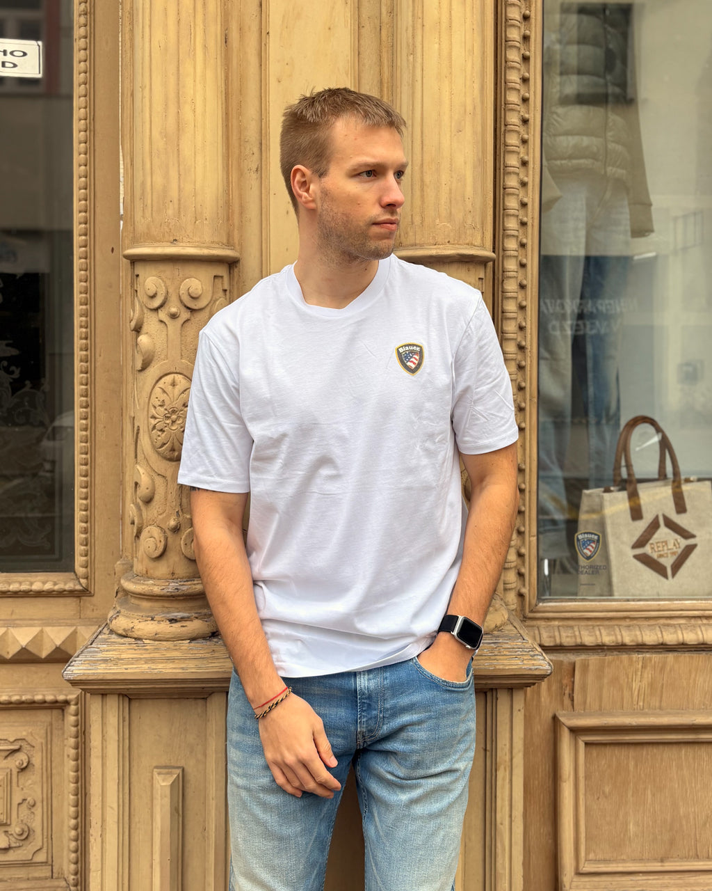 PÁNSKÉ TRIČKO BLAUER S ERBEM NA HRUDI 