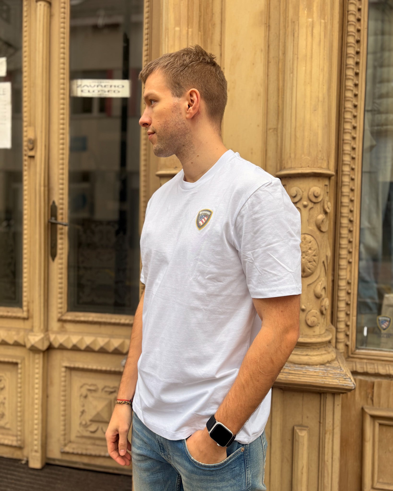 PÁNSKÉ TRIČKO BLAUER S ERBEM NA HRUDI 