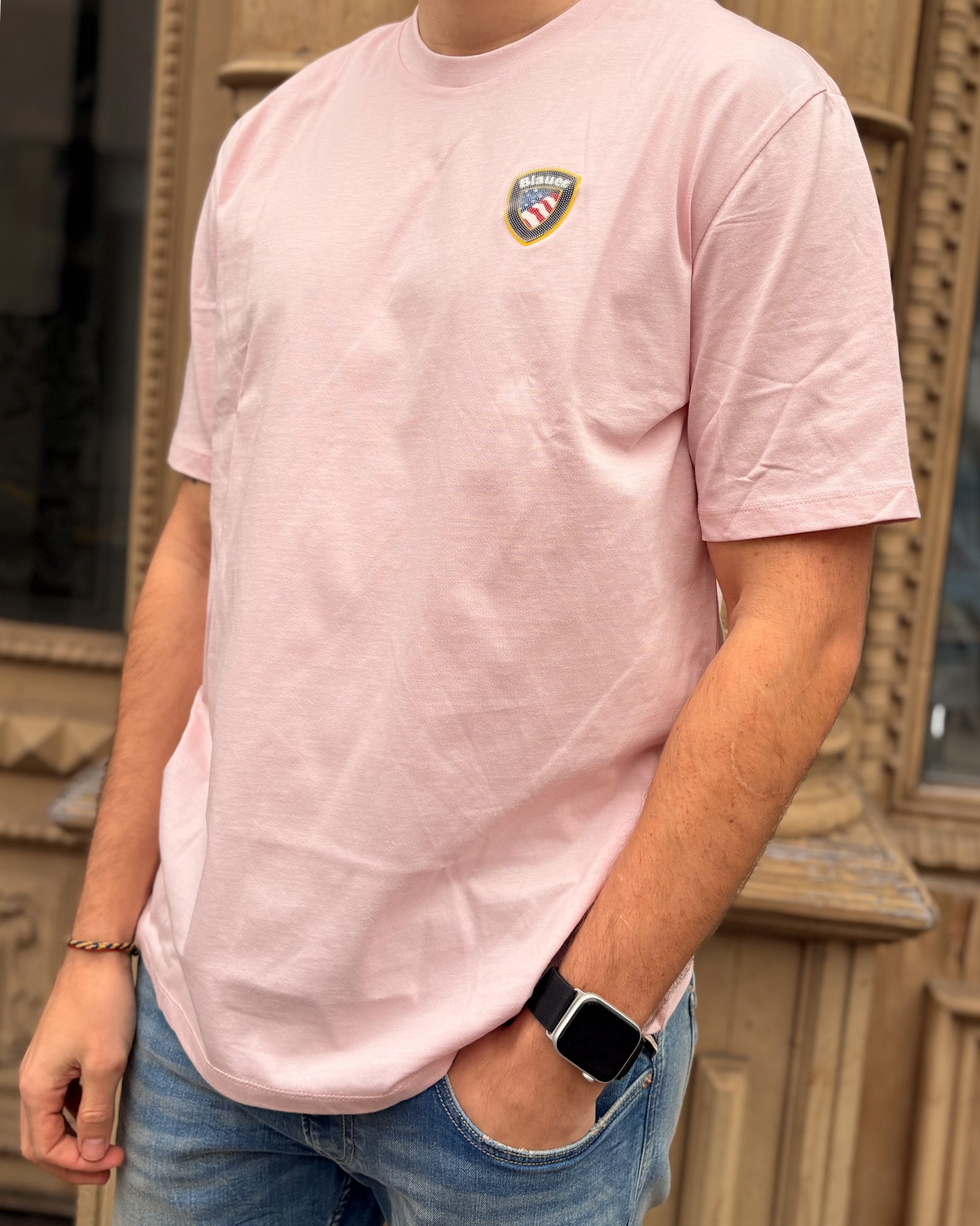 PÁNSKÉ TRIČKO BLAUER S ERBEM NA HRUDI 