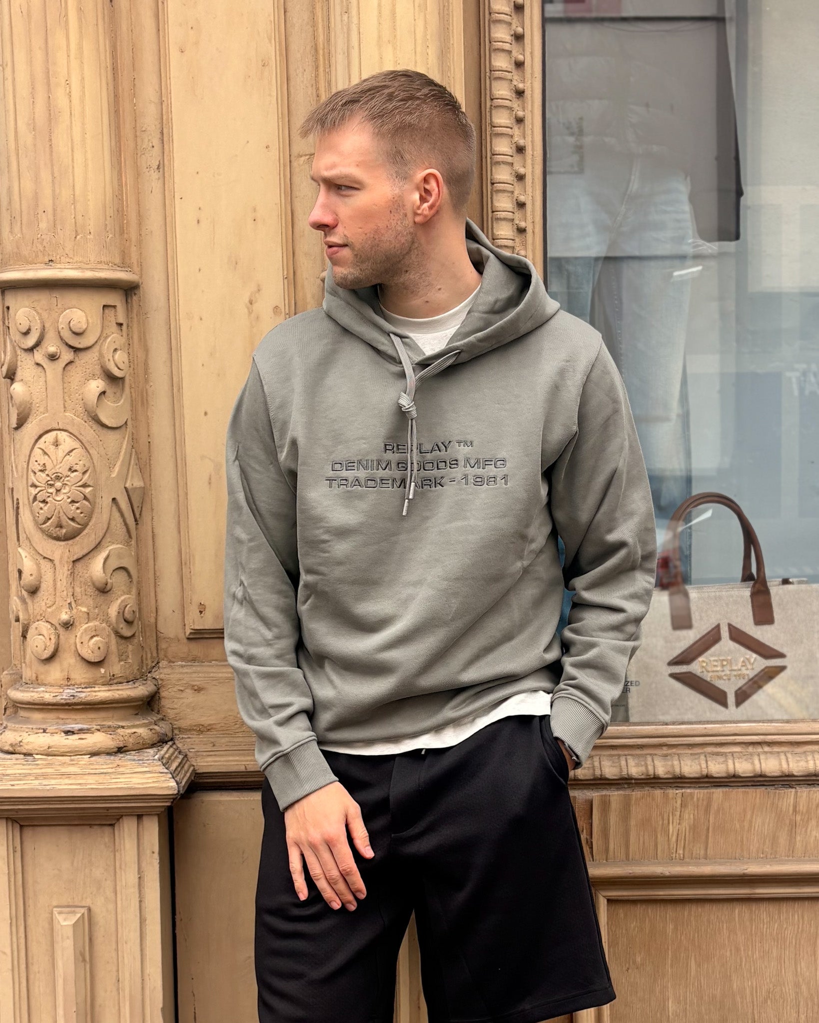 PÁNSKÁ MIKINA REPLAY S POTISKEM TÓN V TÓNU