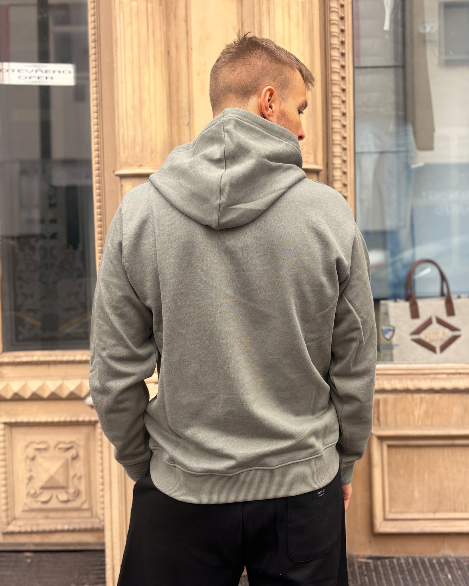 PÁNSKÁ MIKINA REPLAY S POTISKEM TÓN V TÓNU