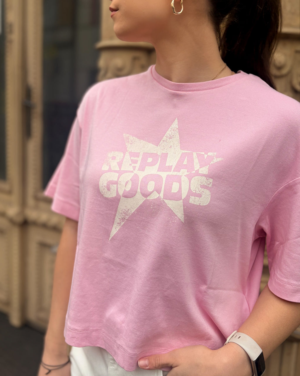 DAMSKÉ TRIČKO REPLAY S POTISKEM “REPLAY GOODS” 