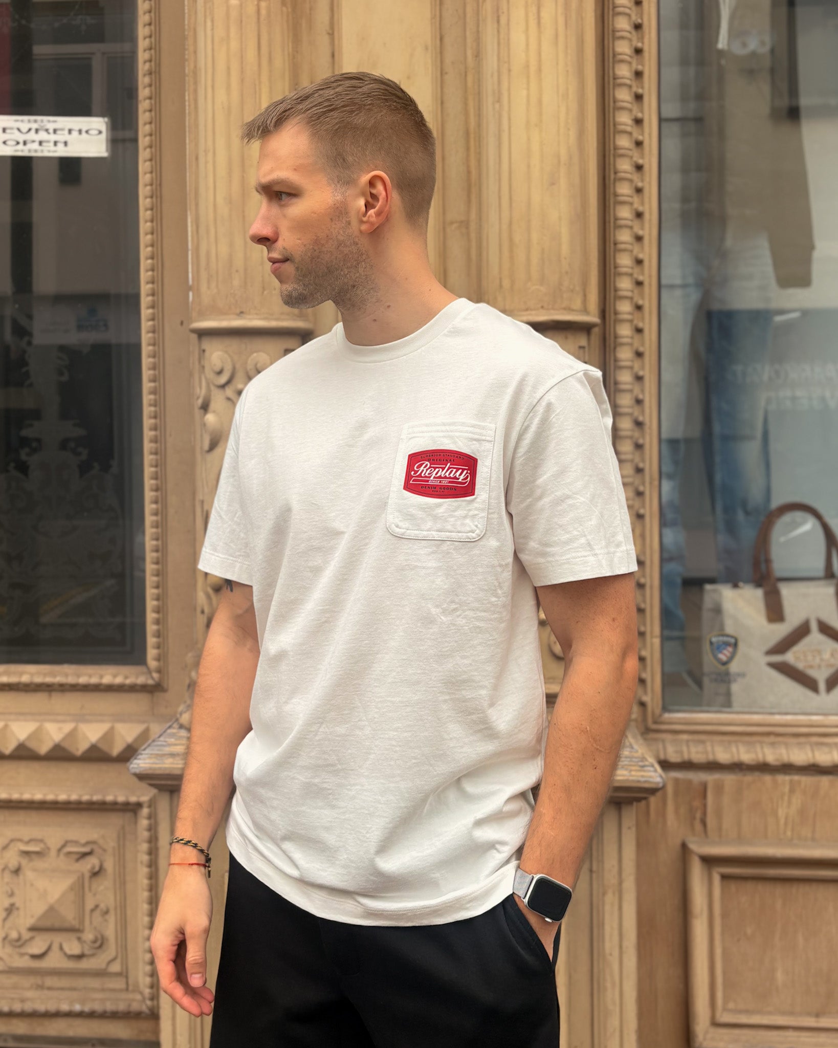 PÁNSKÉ TRIČKO REPLAY S NÁPRSNÍ KAPSOU - M3351 .000.2660