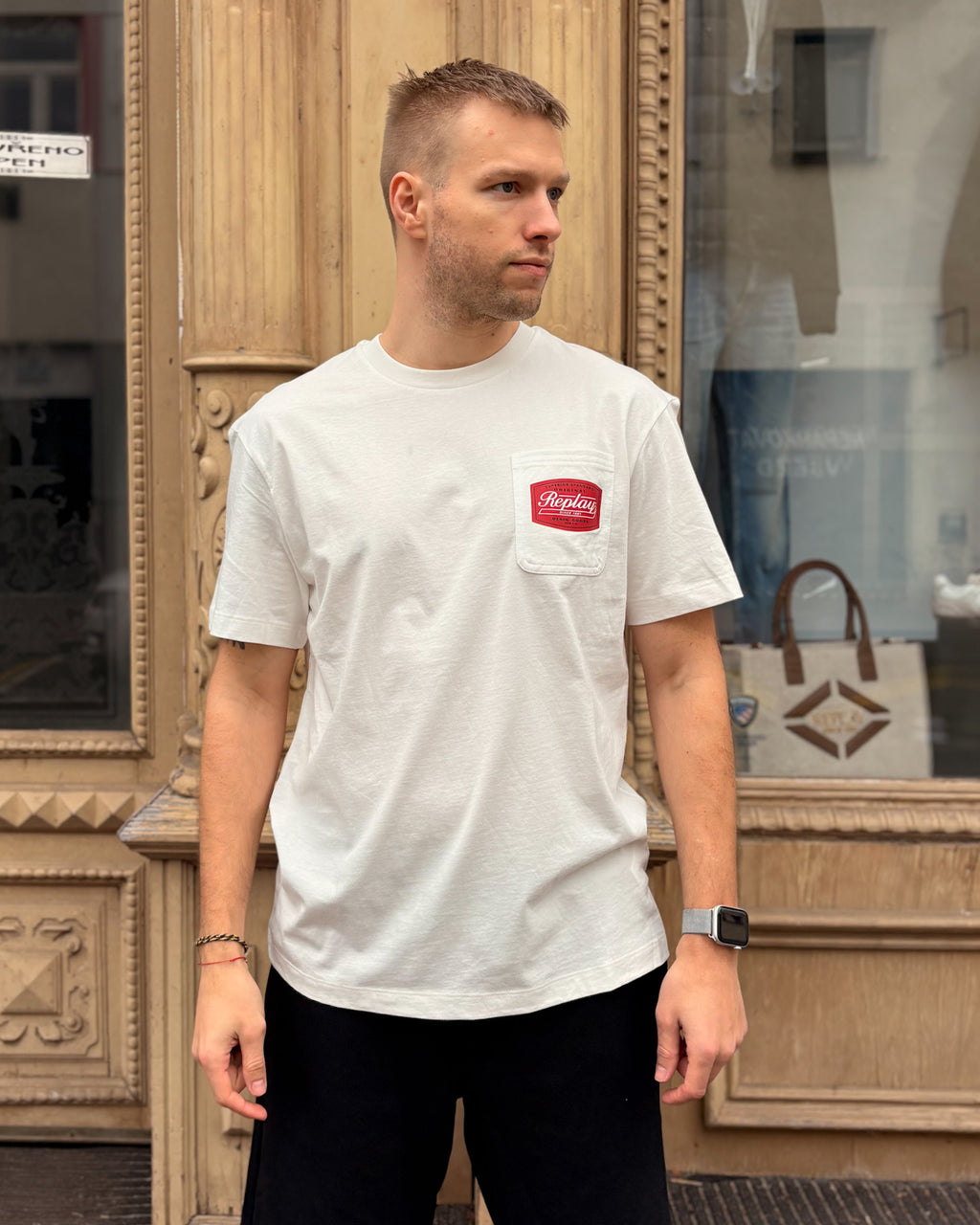 PÁNSKÉ TRIČKO REPLAY S NÁPRSNÍ KAPSOU - M3351 .000.2660