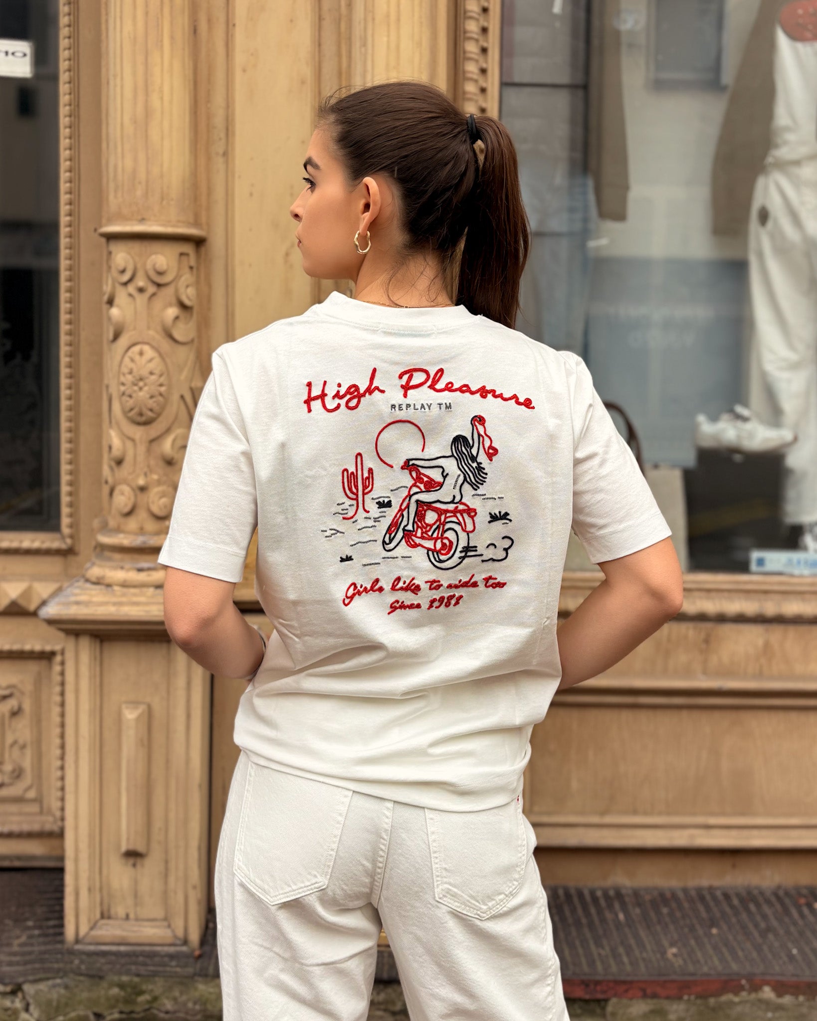 DÁMSKÉ TRIČKO REPLAY S VYŠITÝM POTISKEM 