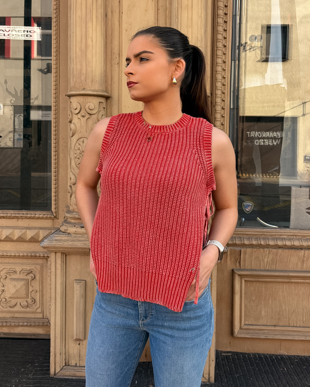 DÁMSKÝ PLETENÝ TOP REPLAY SE ZAVAZOVÁNÍM NA BOCÍCH 