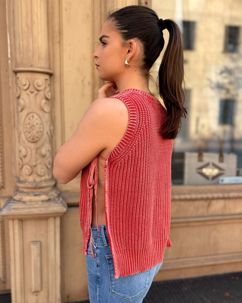 DÁMSKÝ PLETENÝ TOP REPLAY SE ZAVAZOVÁNÍM NA BOCÍCH 