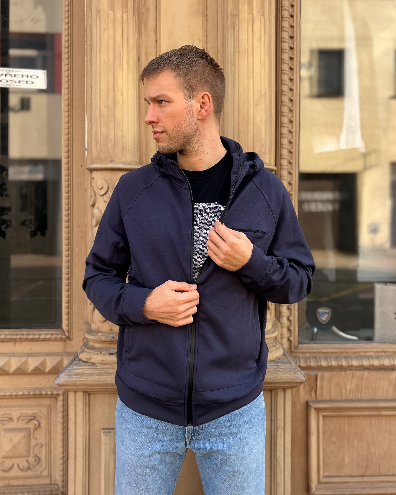 PÁNSKÁ MIKINA BLAUER Z TEHCNICKÉ TKANINY S KAPUCÍ 