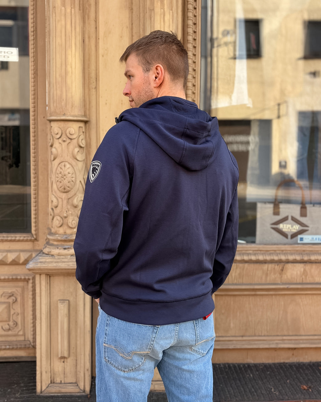 PÁNSKÁ MIKINA BLAUER Z TEHCNICKÉ TKANINY S KAPUCÍ 