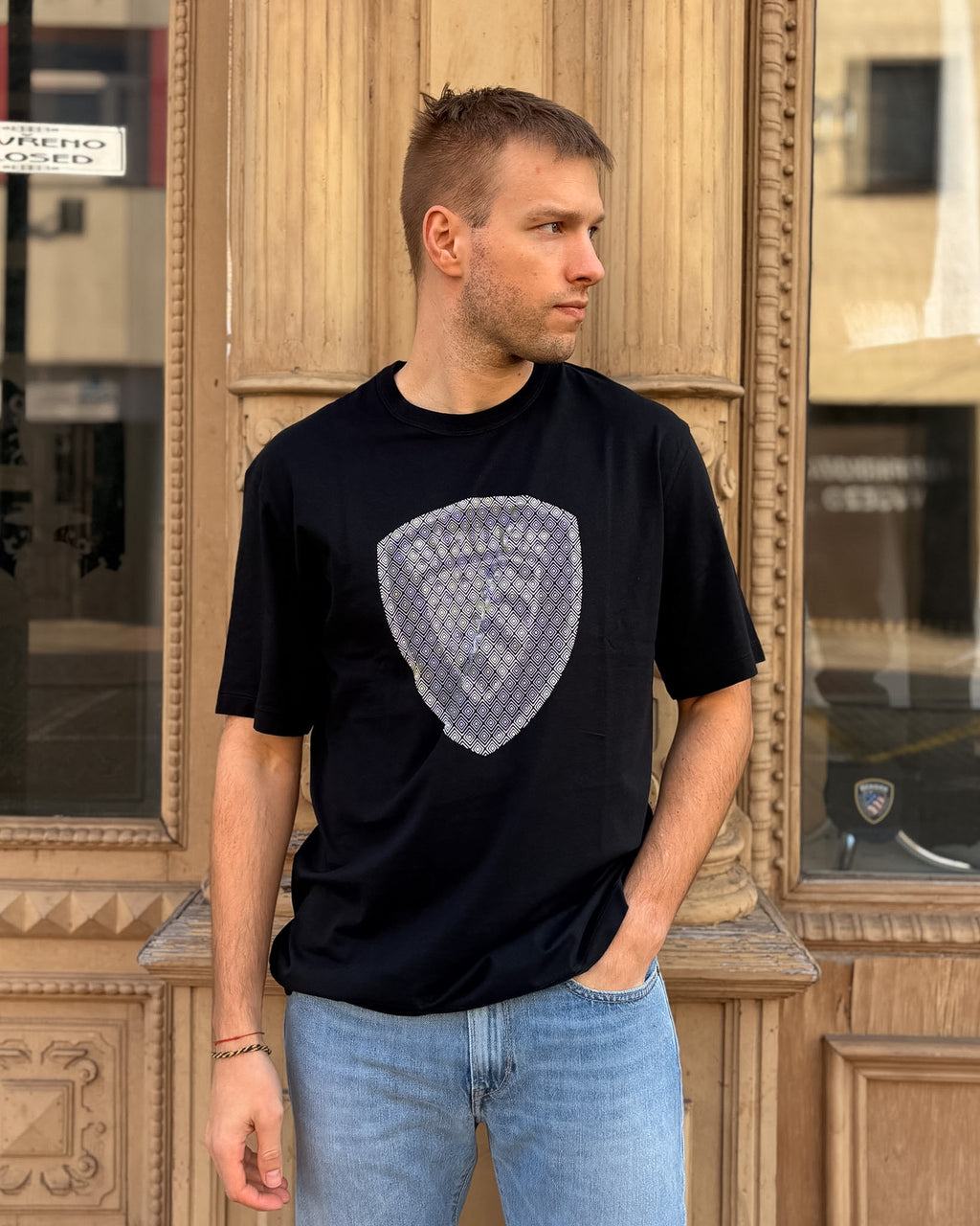 PÁNSKÉ TRIČKO BLAUER S GRAFICKÝM LOGEM