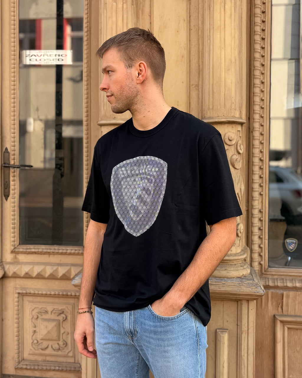 PÁNSKÉ TRIČKO BLAUER S GRAFICKÝM LOGEM